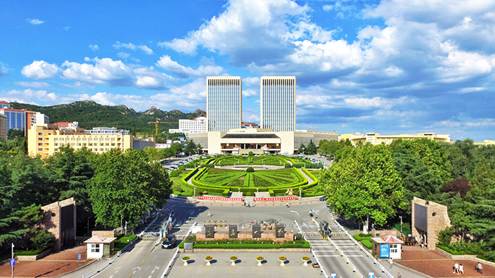 bv伟德国际体育正门花坛图片